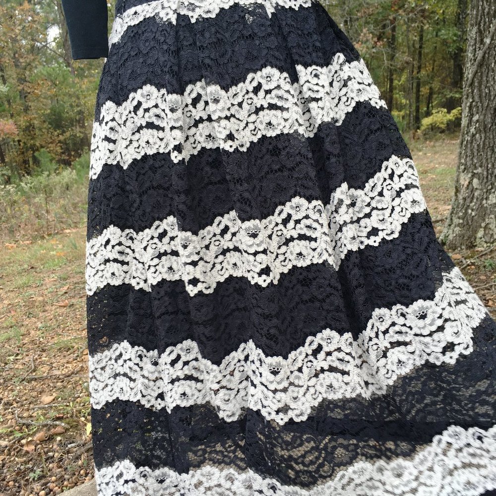 Size 12 Women's Lace Skirt